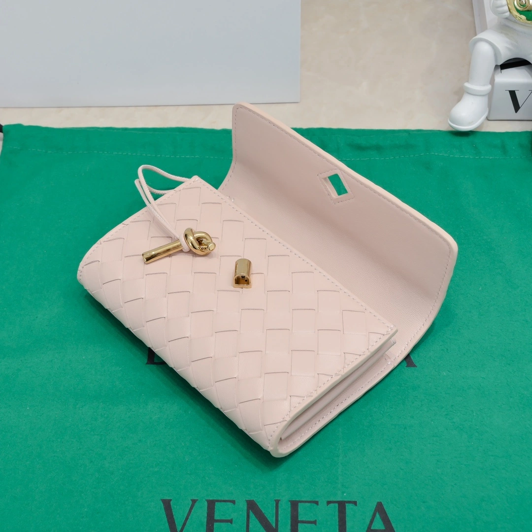 Bottega Veneta Clutch Bags Versatile 67746