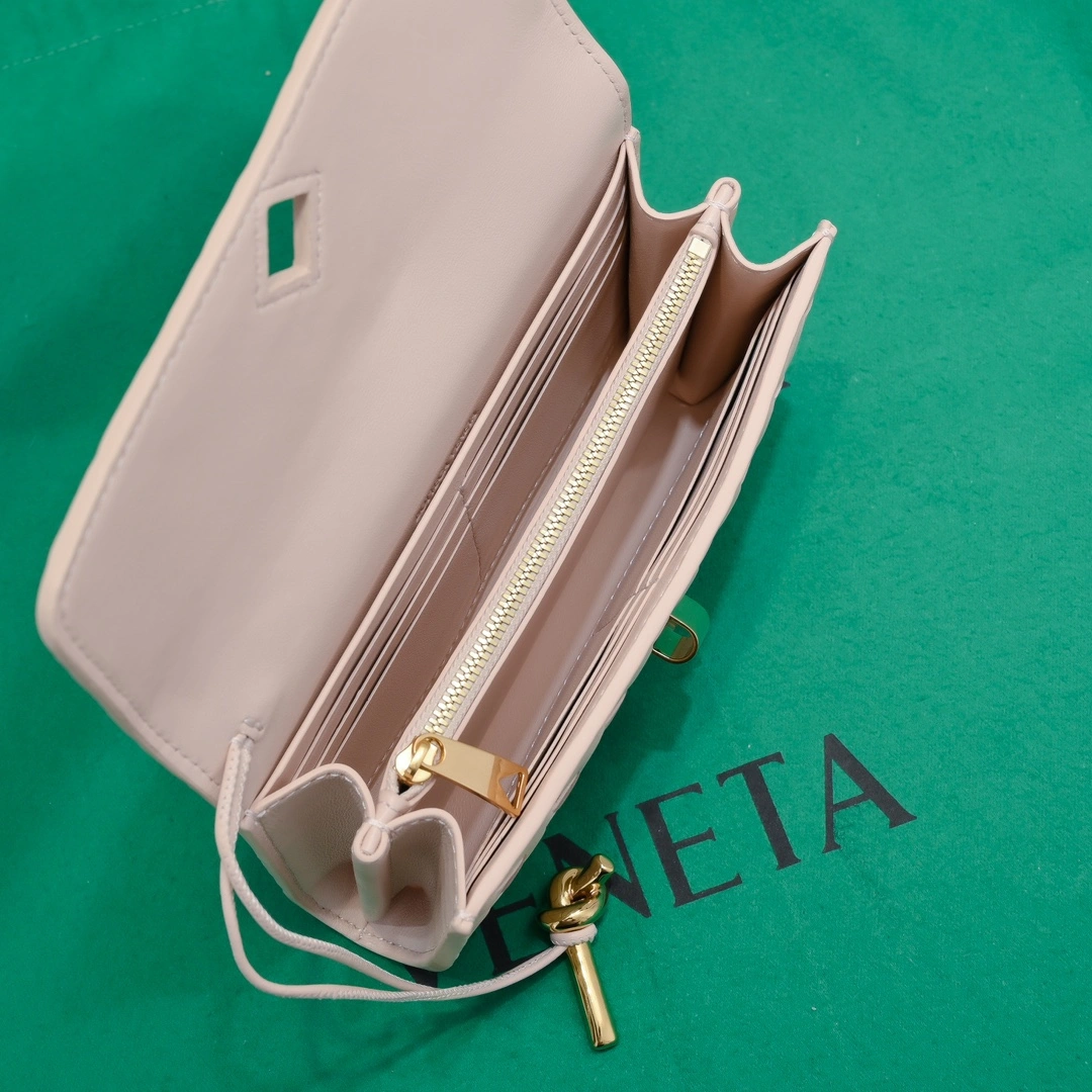 Bottega Veneta Clutch Bags Versatile 67746