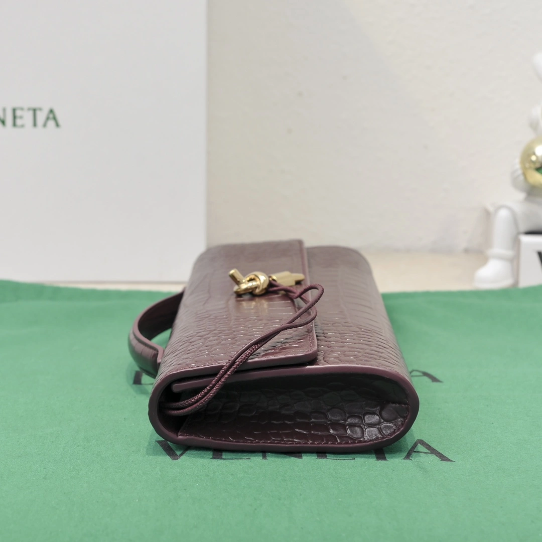 Breathable Bottega Veneta Clutch Bags 67742