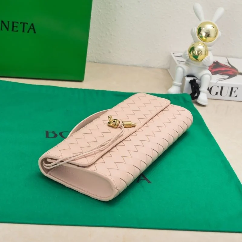 Vibrant Bottega Veneta Clutch Bags 51970