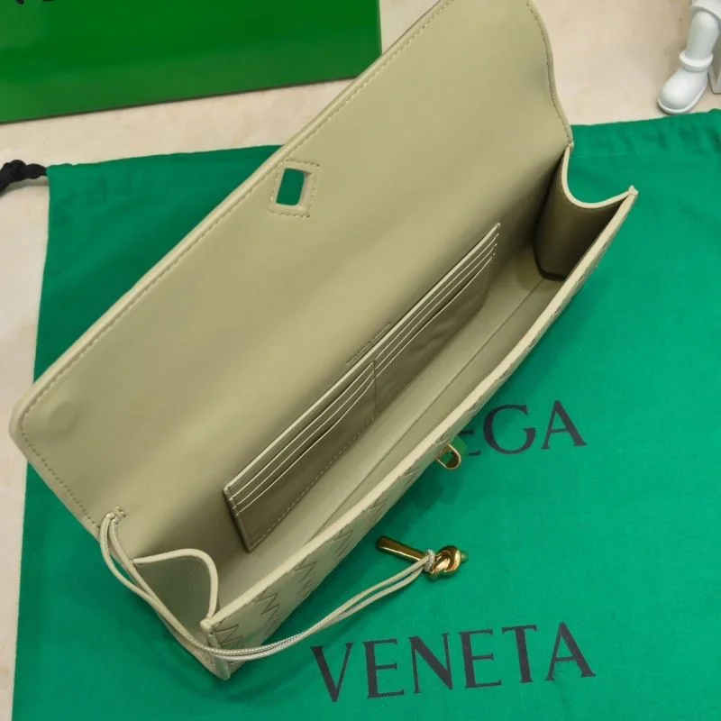 Bottega Veneta Clutch Bags Breathable 51931