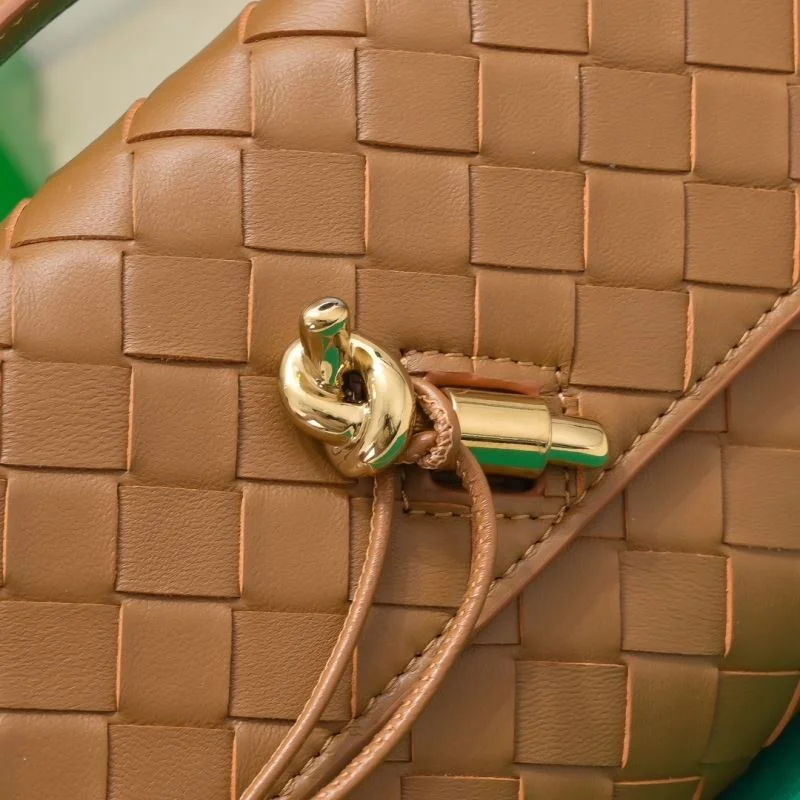Neat Bottega Veneta Clutch Bags 51933
