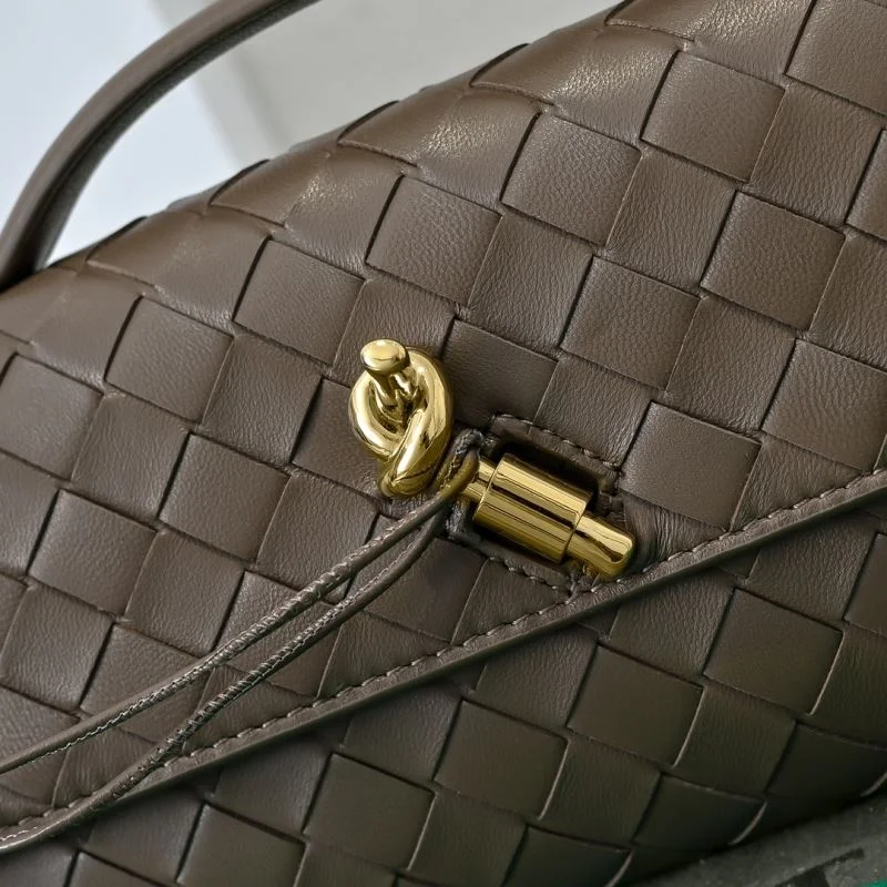 Breathable Bottega Veneta Clutch Bags 51927