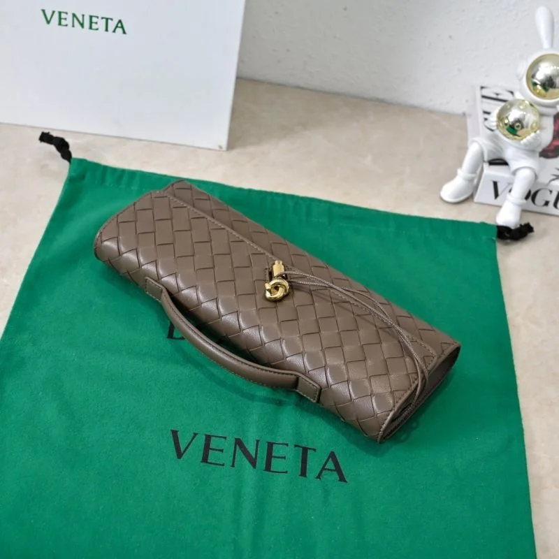 Breathable Bottega Veneta Clutch Bags 51927