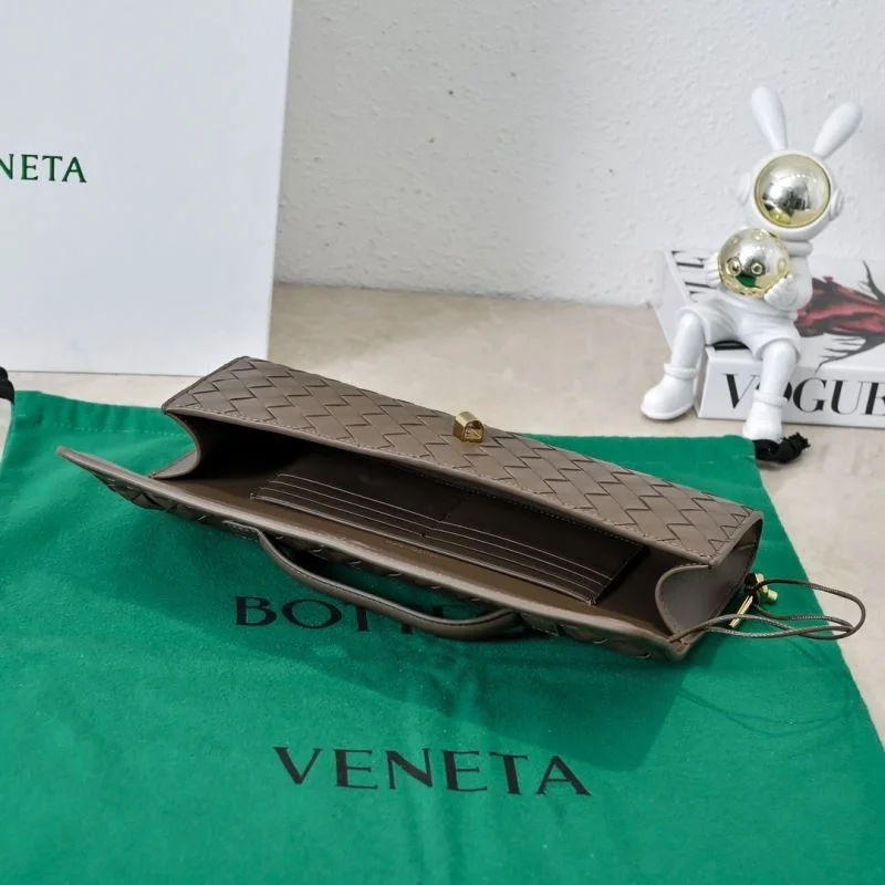 Breathable Bottega Veneta Clutch Bags 51927