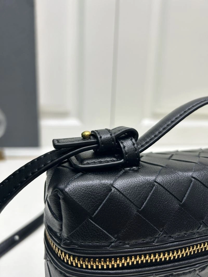 Bottega Veneta Cosmetic Bags Sleek 84746