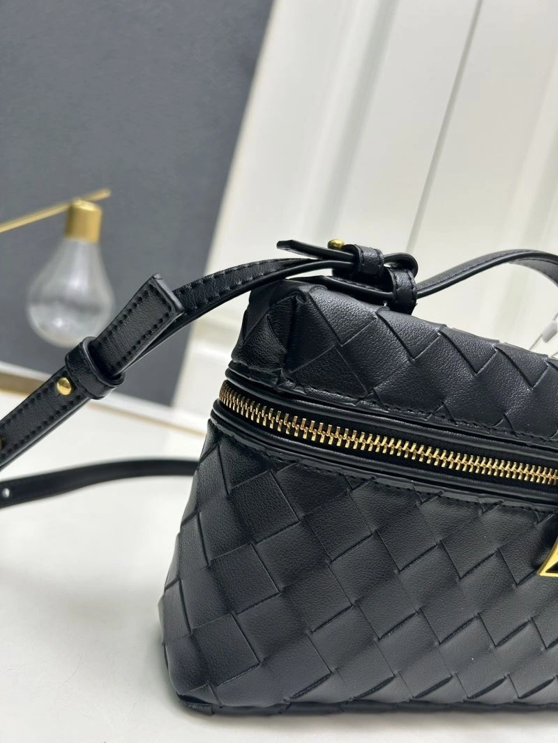 Bottega Veneta Cosmetic Bags Sleek 84746