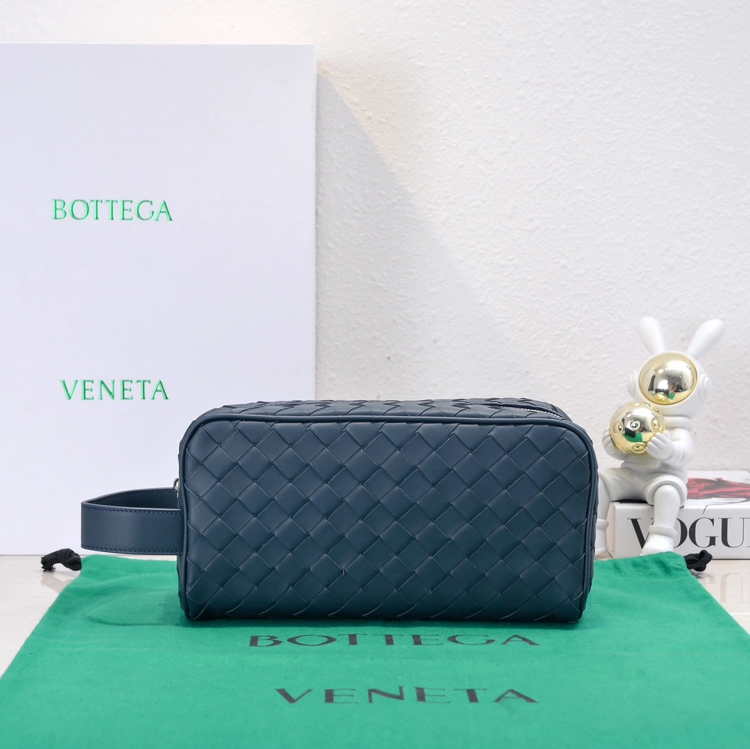 Bright Bottega Veneta Cosmetic Bags 67737