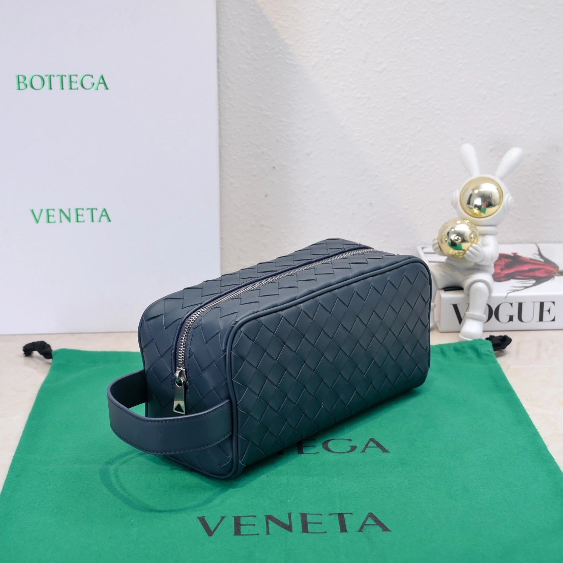 Bright Bottega Veneta Cosmetic Bags 67737