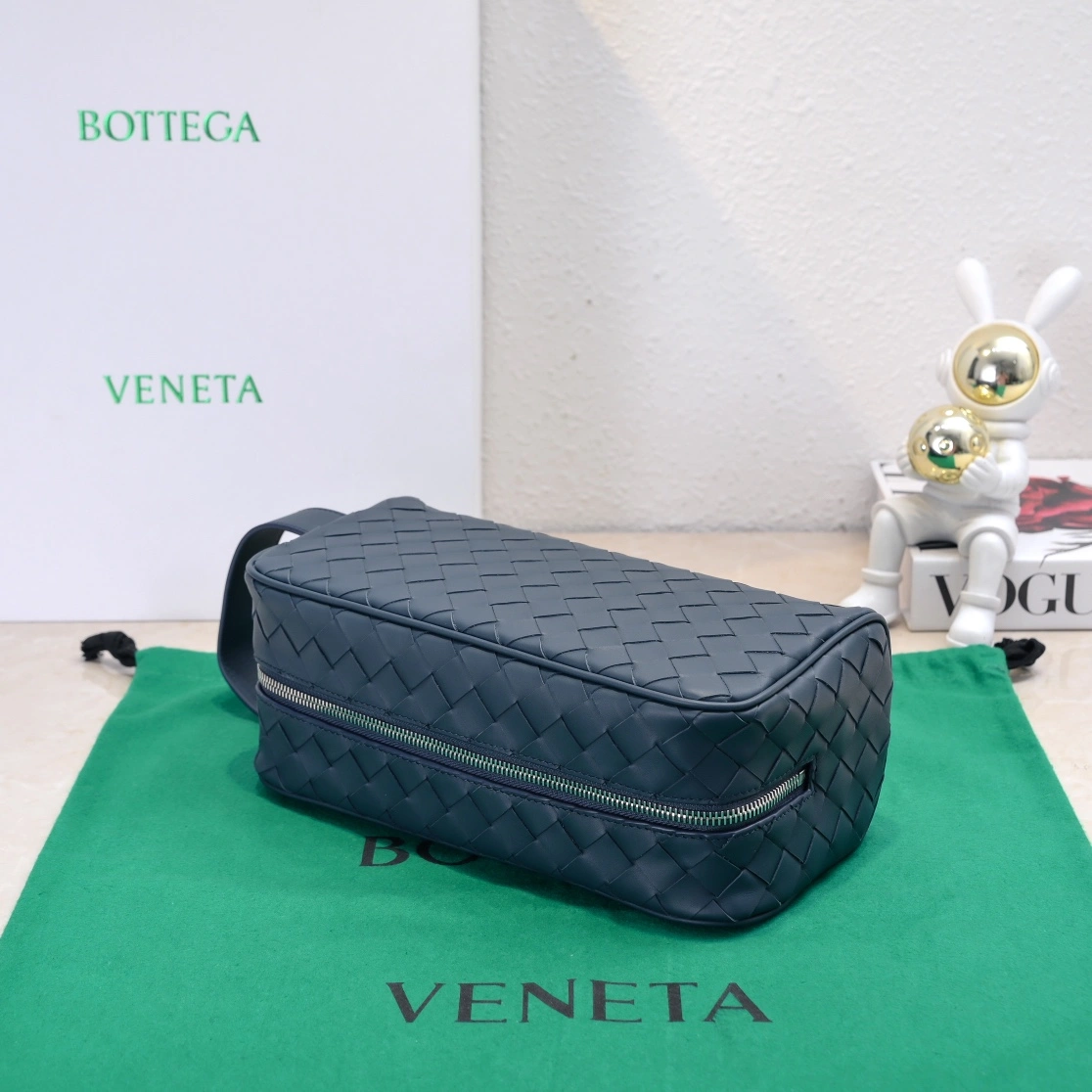 Bright Bottega Veneta Cosmetic Bags 67737