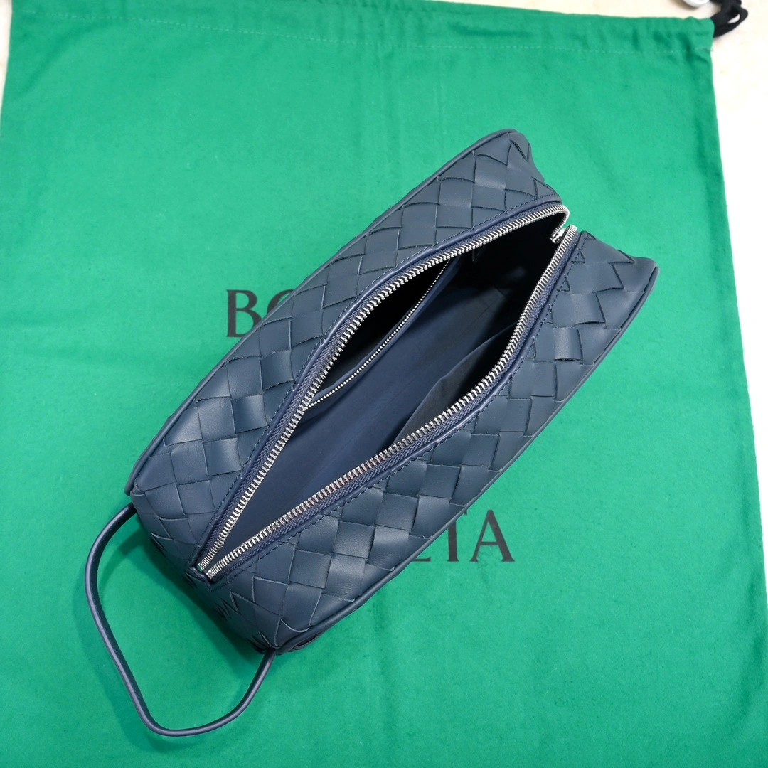 Bright Bottega Veneta Cosmetic Bags 67737
