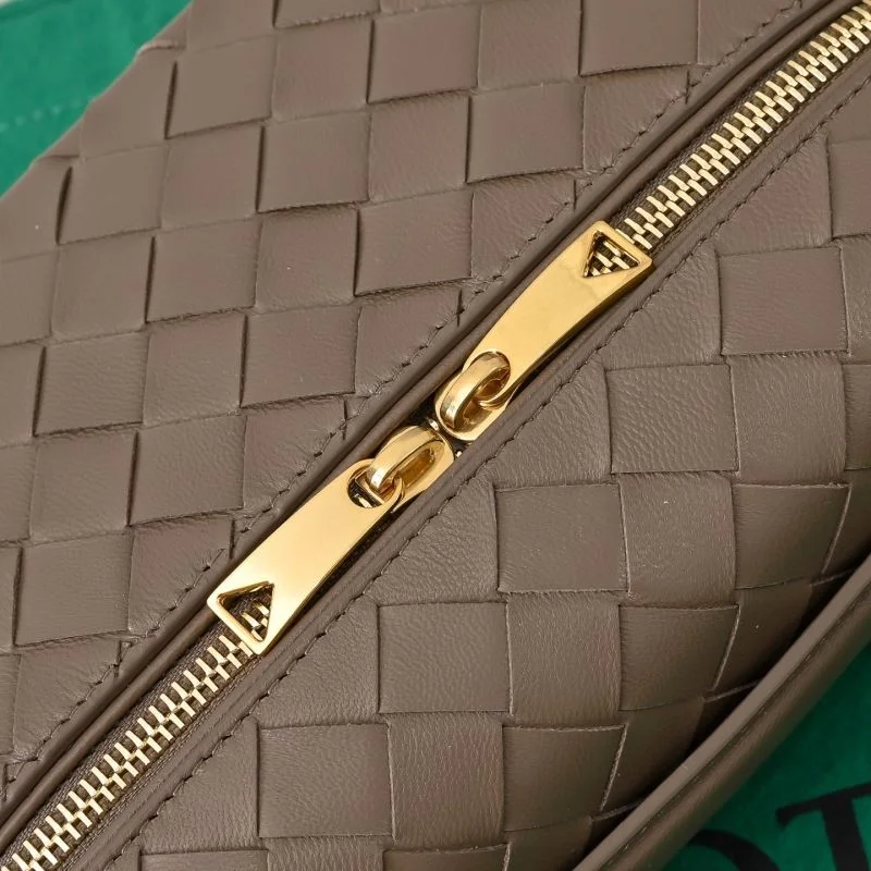 Effortless Bottega Veneta Cosmetic Bags 51915