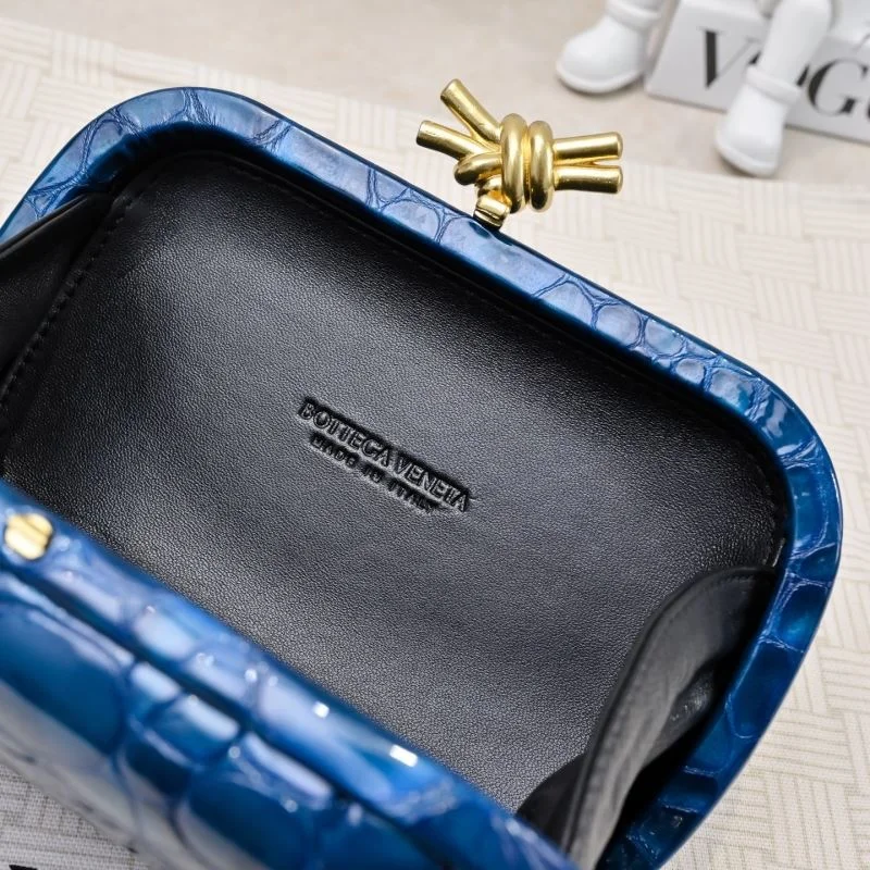 Bottega Veneta Cosmetic Bags Sleek 51887