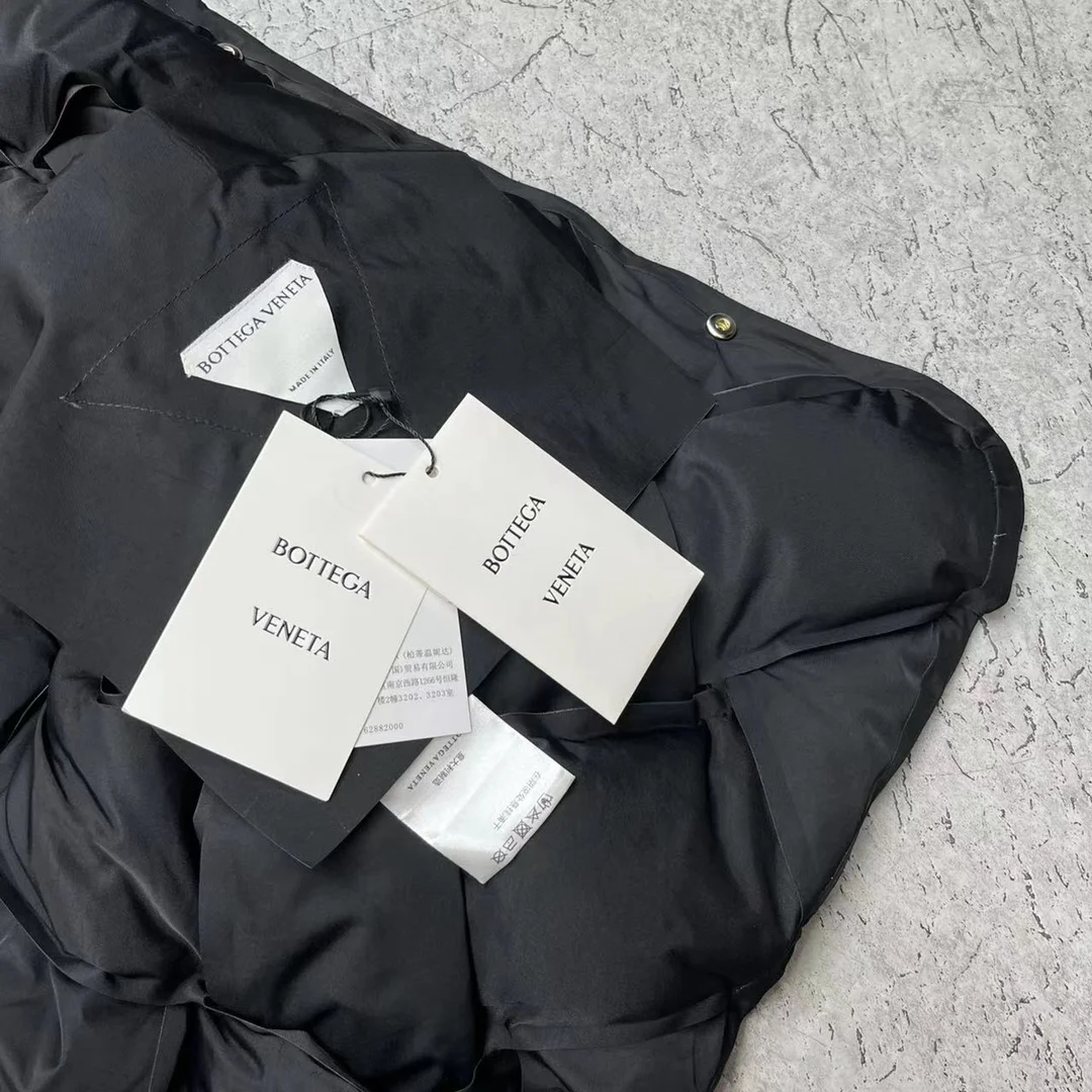 Unisex Bottega Veneta Down Jackets 165471