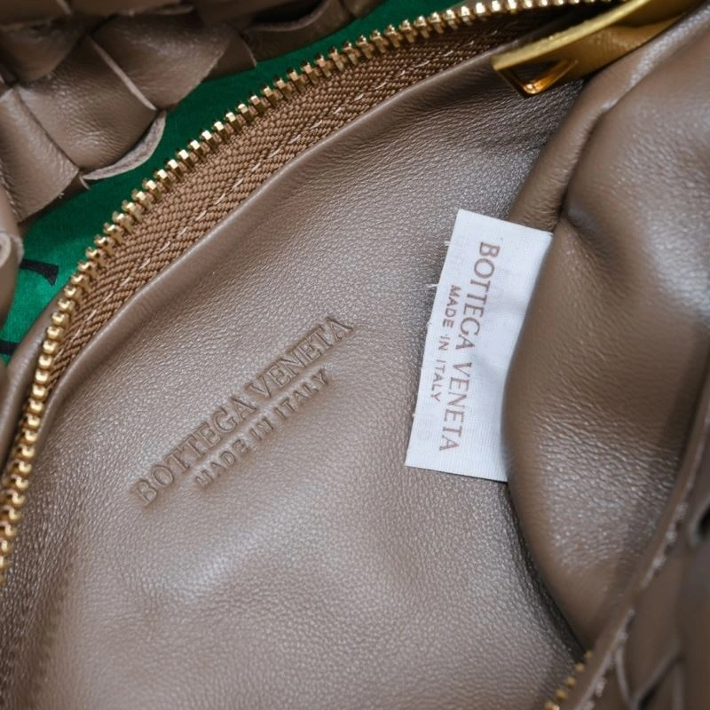 Sleek Bottega Veneta Hobo Bags 67895