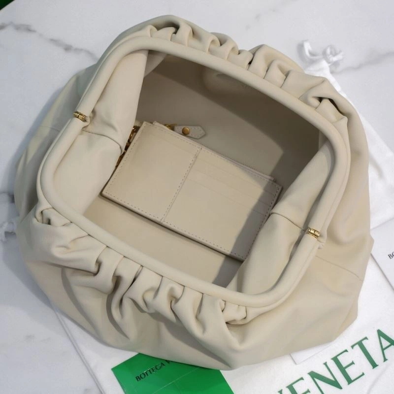 Bottega Veneta Pouch Clutch Bags Fashionable 68144