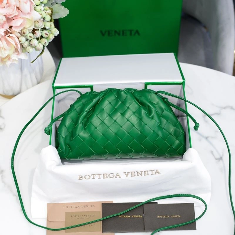 Resilient Bottega Veneta Pouch Clutch Bags 68100