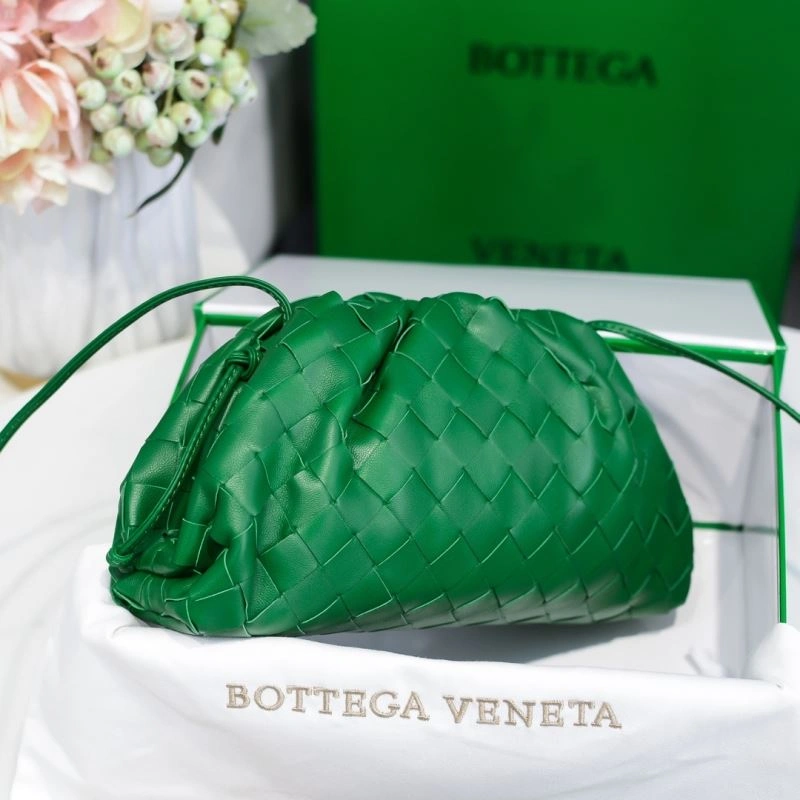 Resilient Bottega Veneta Pouch Clutch Bags 68100