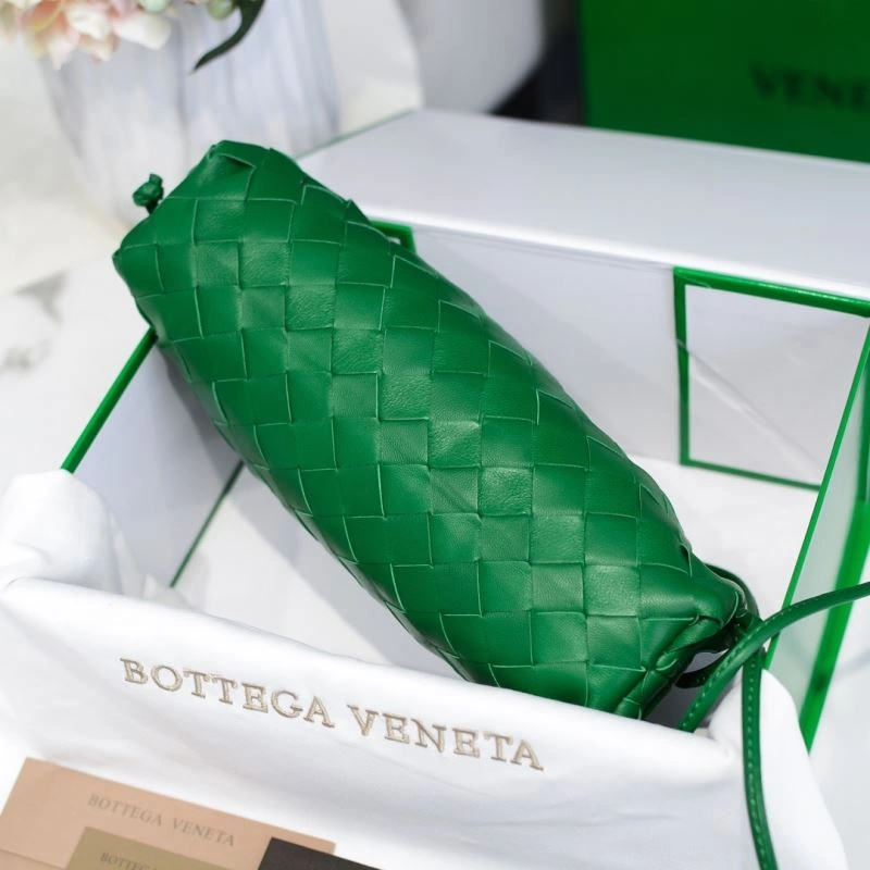 Resilient Bottega Veneta Pouch Clutch Bags 68100