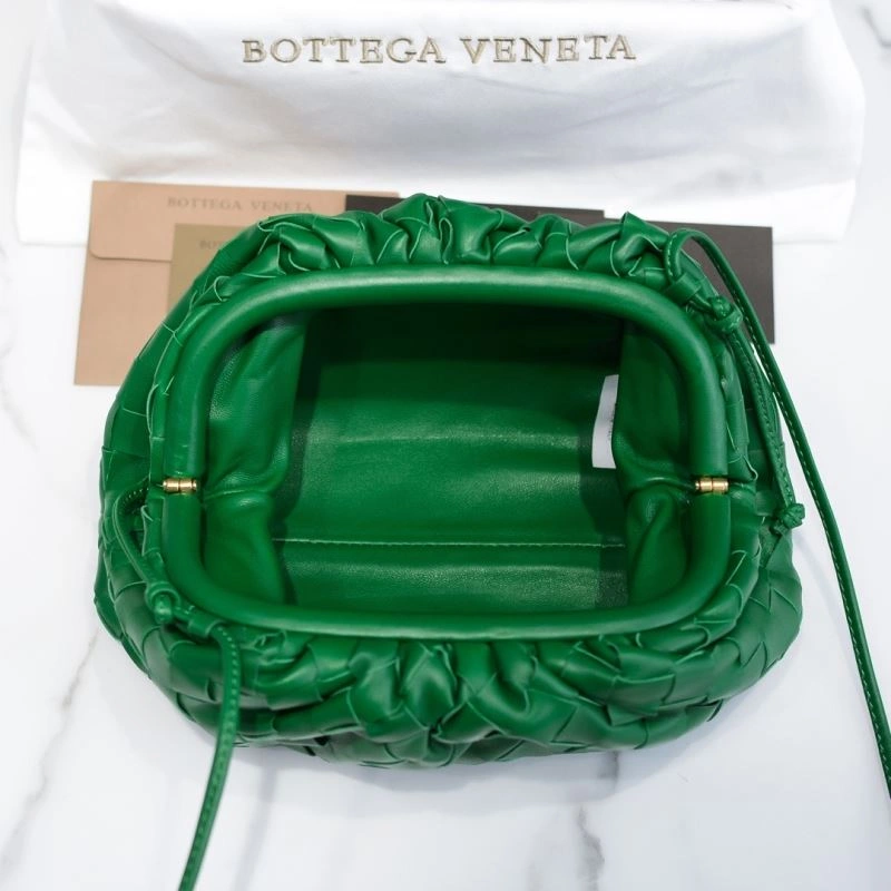 Resilient Bottega Veneta Pouch Clutch Bags 68100