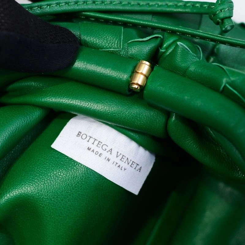 Resilient Bottega Veneta Pouch Clutch Bags 68100