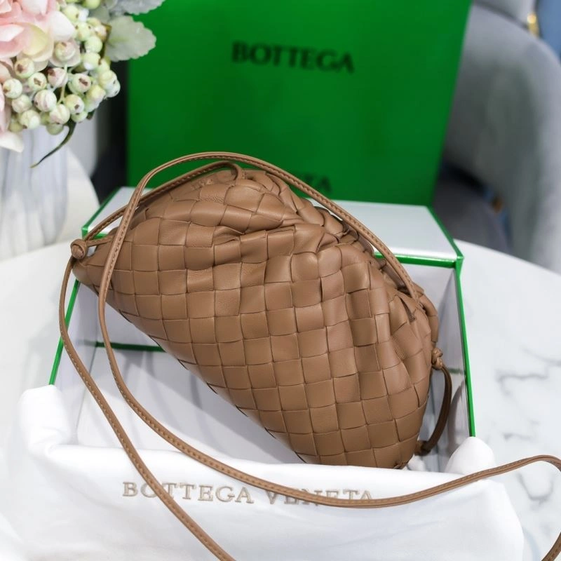 RelaxedFit Bottega Veneta Pouch Clutch Bags 68095
