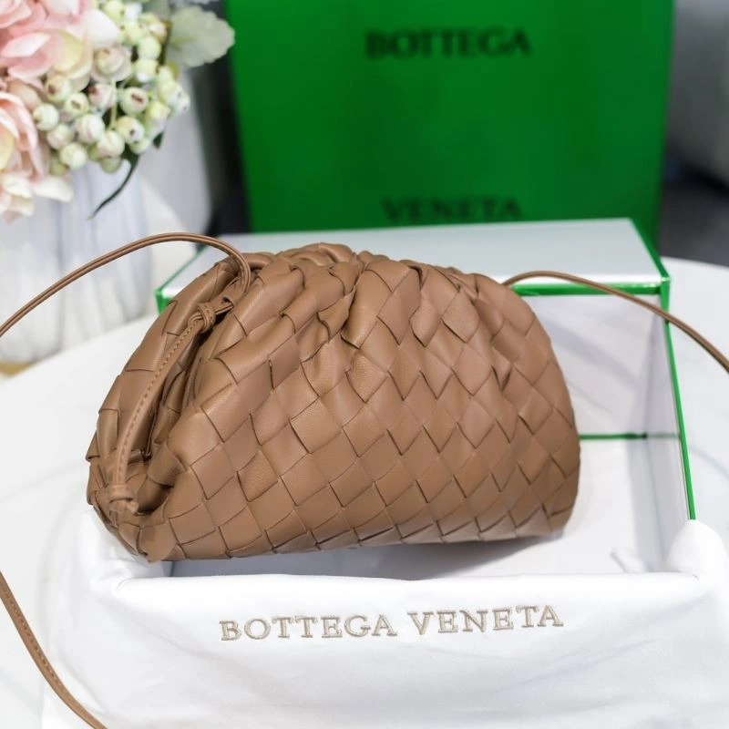 RelaxedFit Bottega Veneta Pouch Clutch Bags 68095