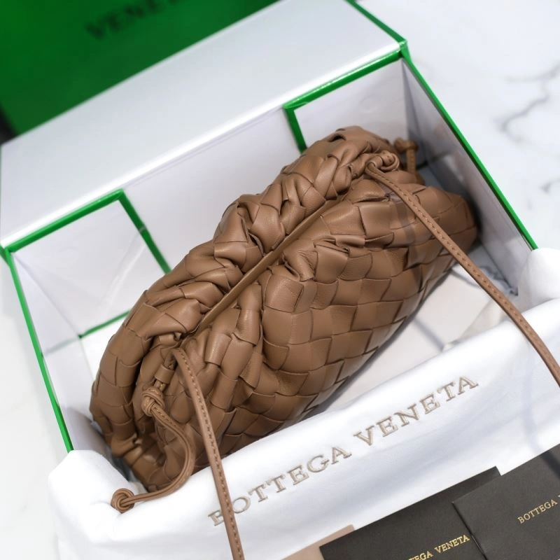 RelaxedFit Bottega Veneta Pouch Clutch Bags 68095