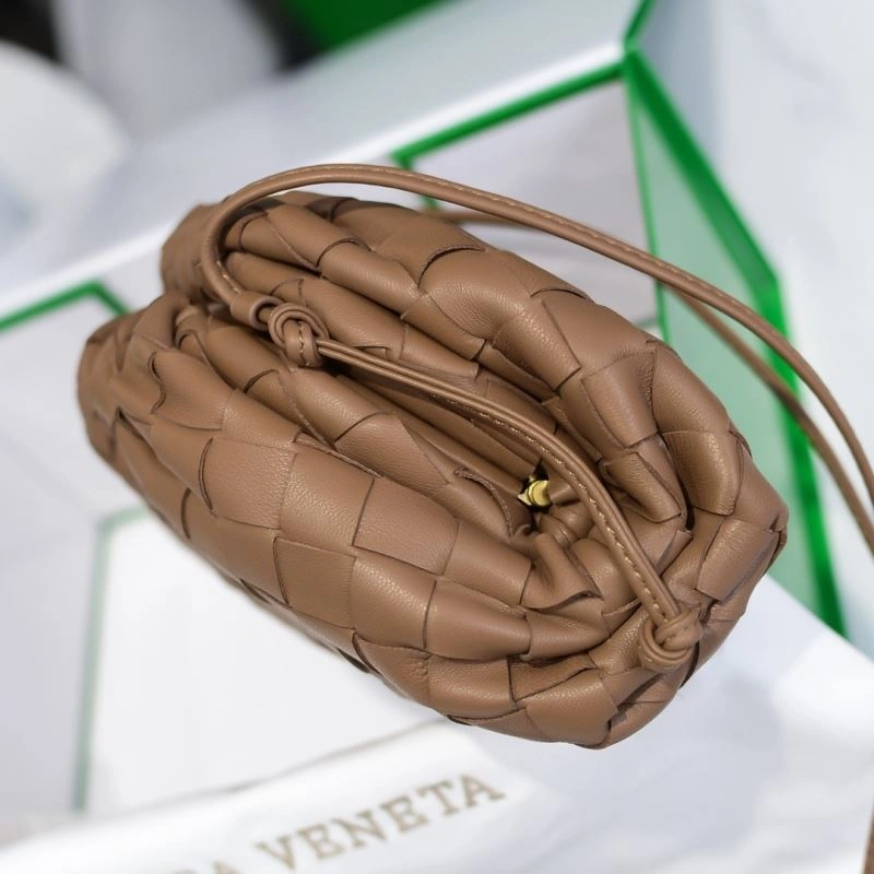 RelaxedFit Bottega Veneta Pouch Clutch Bags 68095