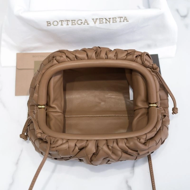 RelaxedFit Bottega Veneta Pouch Clutch Bags 68095