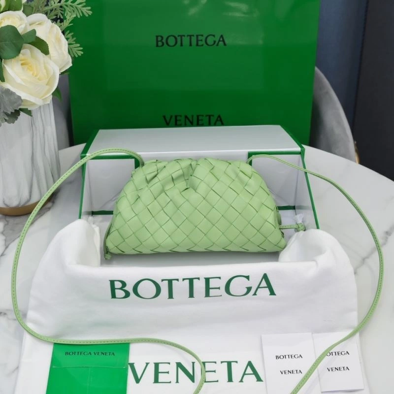 FashionForward Bottega Veneta Pouch Clutch Bags 68086