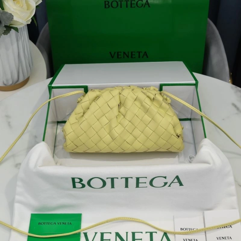 Bottega Veneta Pouch Clutch Bags EyeCatching 68117