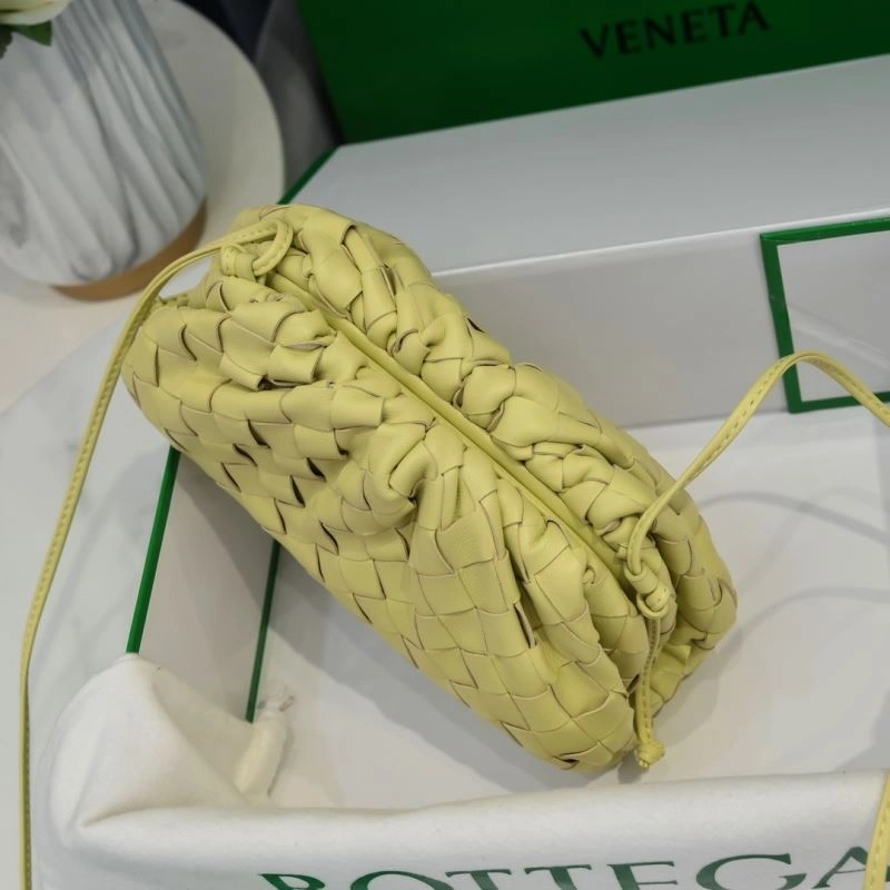 Bottega Veneta Pouch Clutch Bags EyeCatching 68117