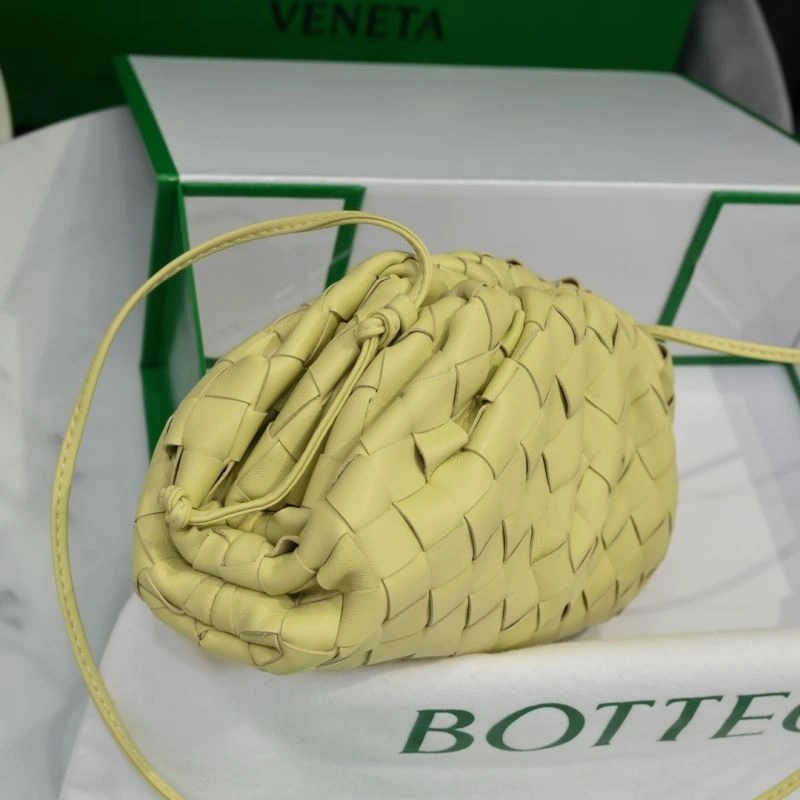 Bottega Veneta Pouch Clutch Bags EyeCatching 68117