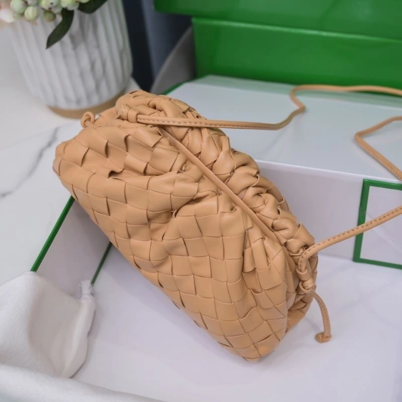 TechFriendly Bottega Veneta Pouch Clutch Bags 68081