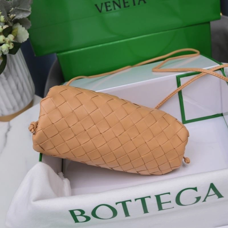 TechFriendly Bottega Veneta Pouch Clutch Bags 68081