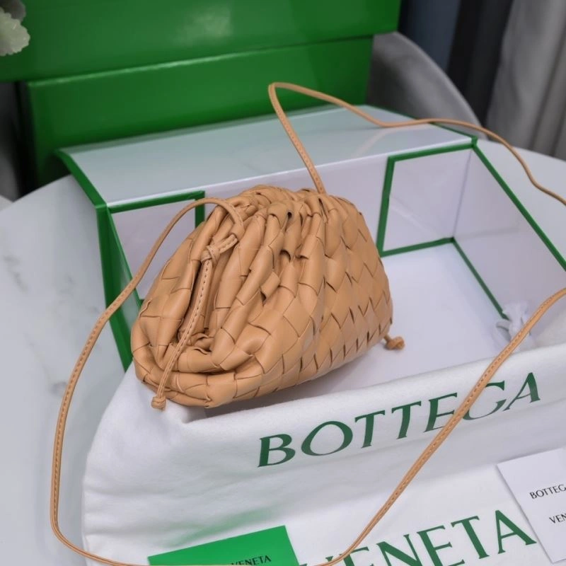 TechFriendly Bottega Veneta Pouch Clutch Bags 68081