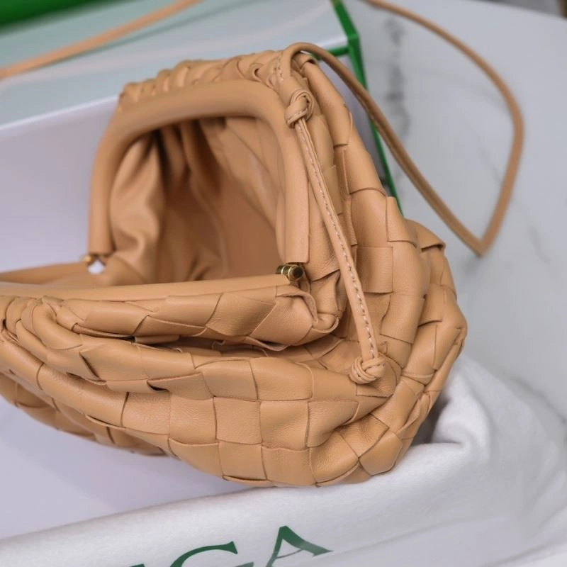TechFriendly Bottega Veneta Pouch Clutch Bags 68081