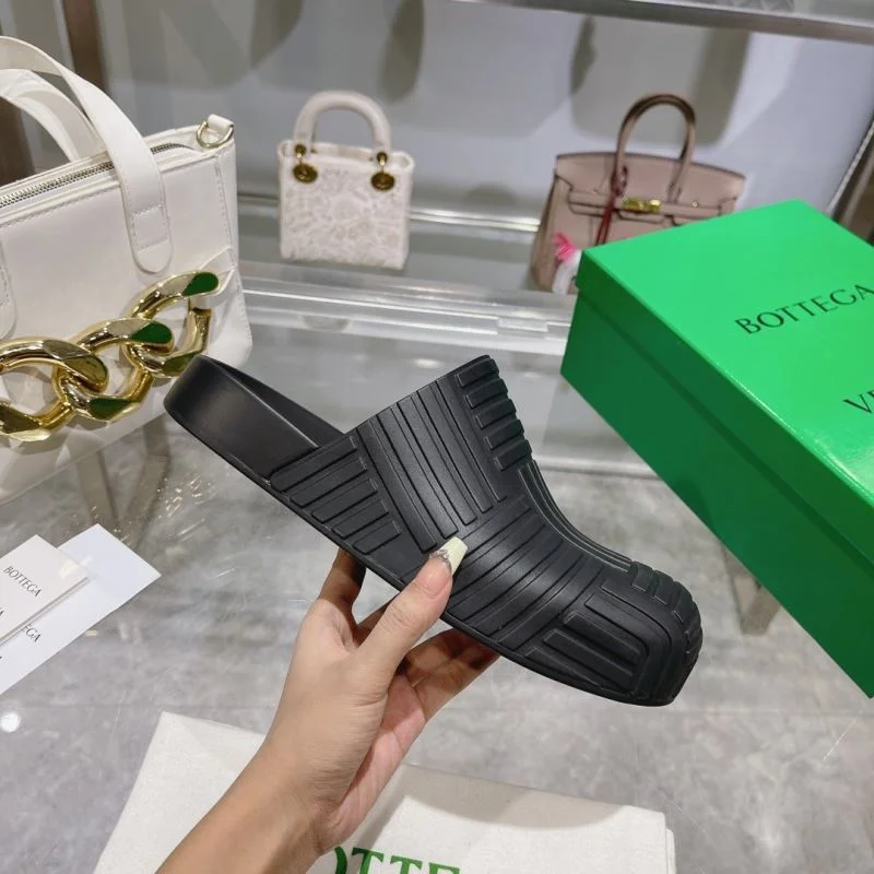 RelaxedFit Bottega Veneta Sandals 10571