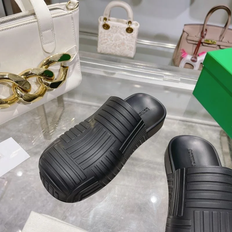 RelaxedFit Bottega Veneta Sandals 10571