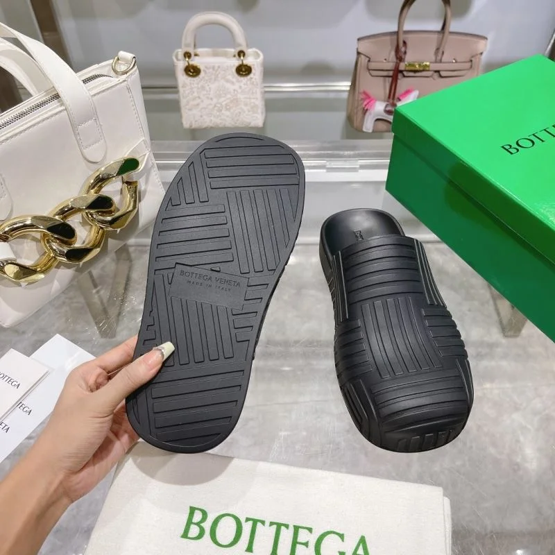 RelaxedFit Bottega Veneta Sandals 10571