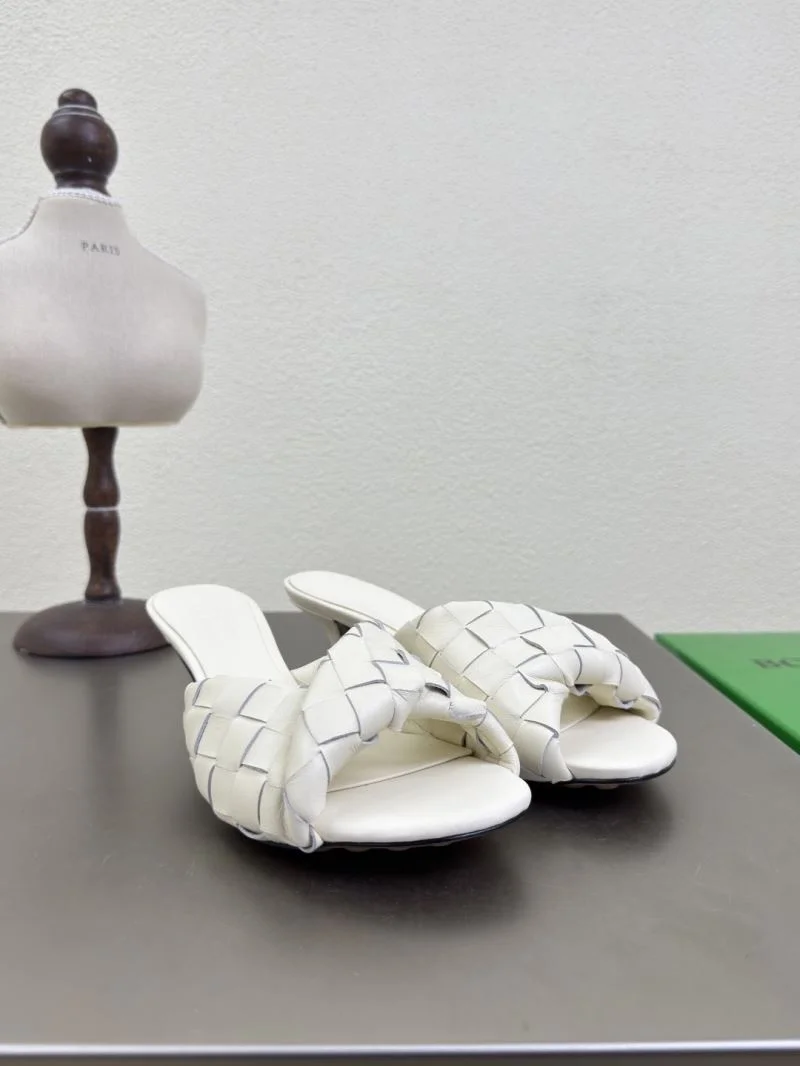 Sleek Bottega Veneta Sandals 6770