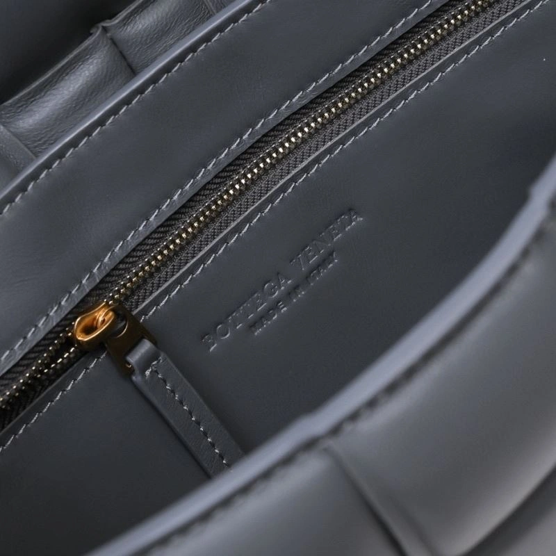 Bottega Veneta Satchel Bags Breathable 68048