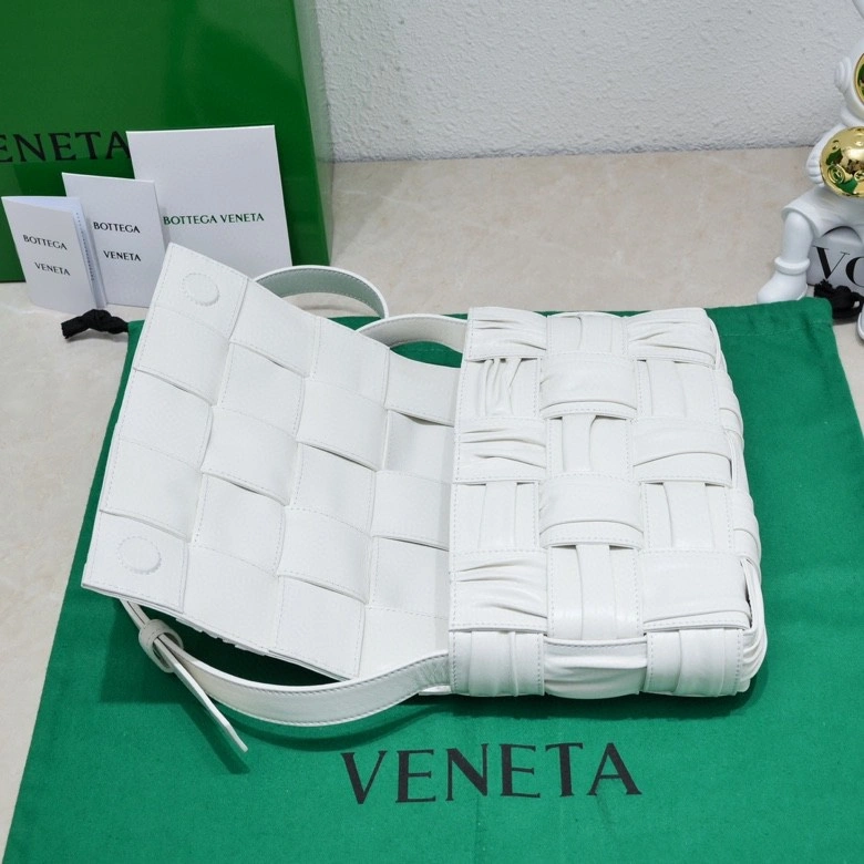 Bottega Veneta Satchel Bags Sleek 67880