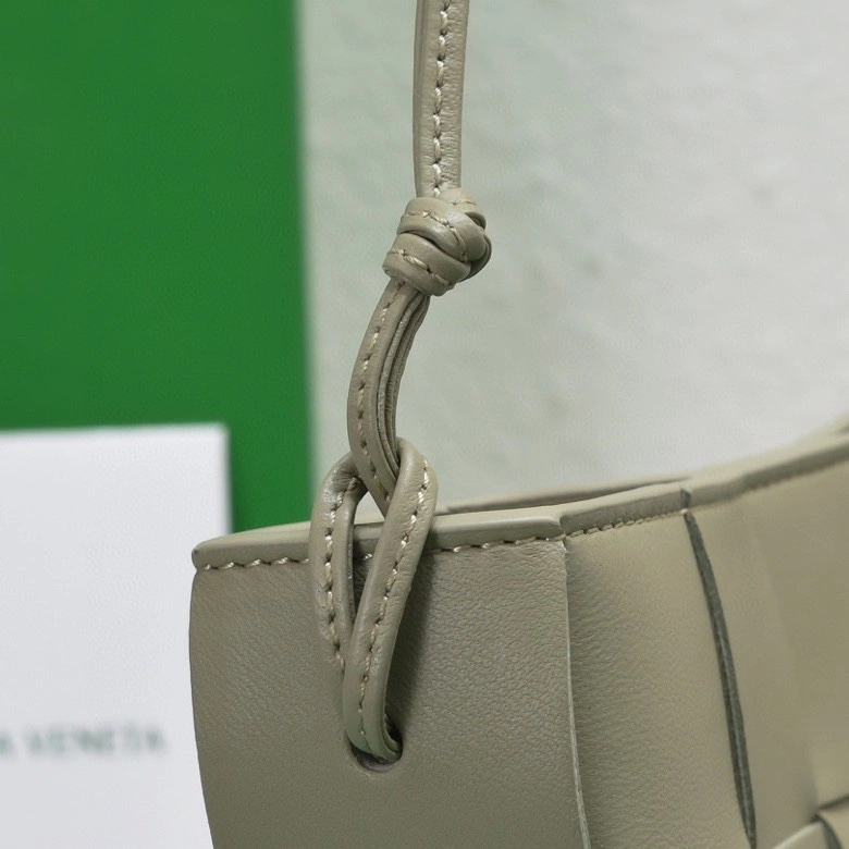 RelaxedFit Bottega Veneta Satchel Bags 67828