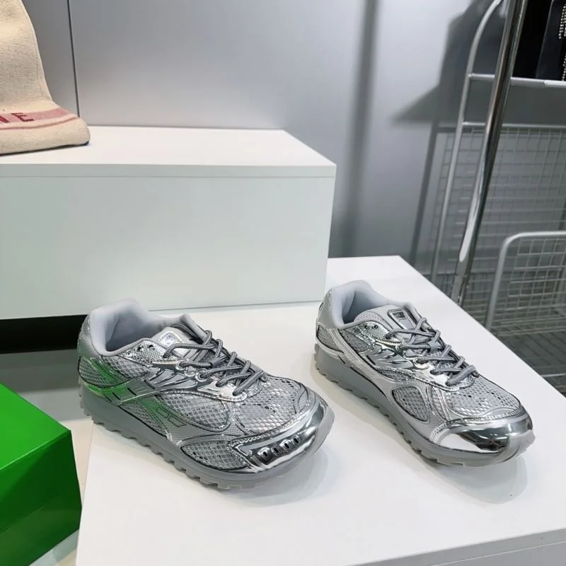 Sporty Bottega Veneta Shoes 10428