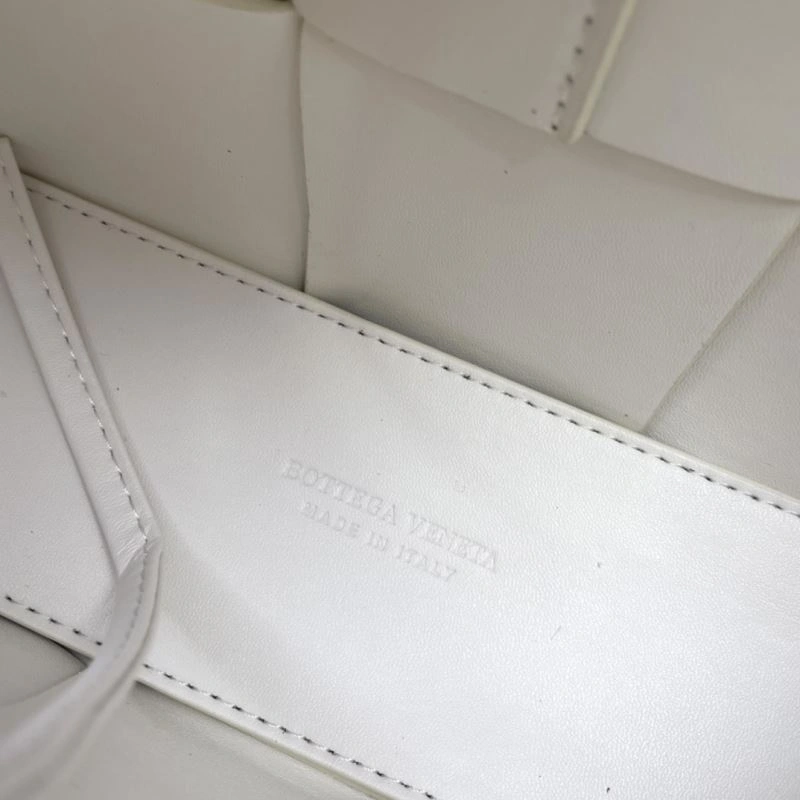 Bottega Veneta Shopping Bags Chic 84656