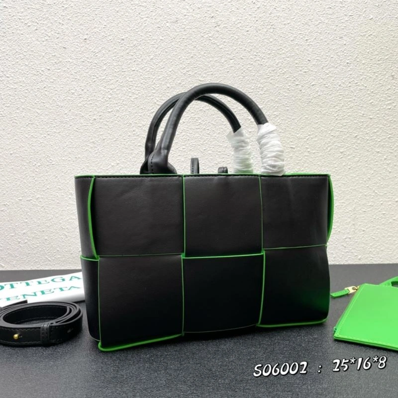 Sleek Bottega Veneta Shopping Bags 84688