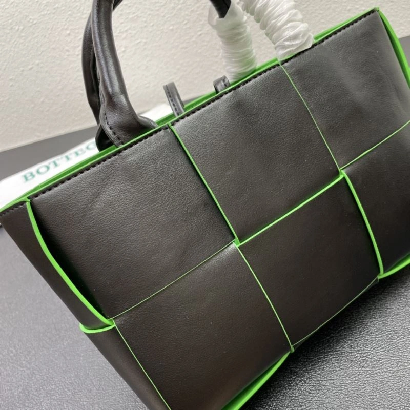 Sleek Bottega Veneta Shopping Bags 84688