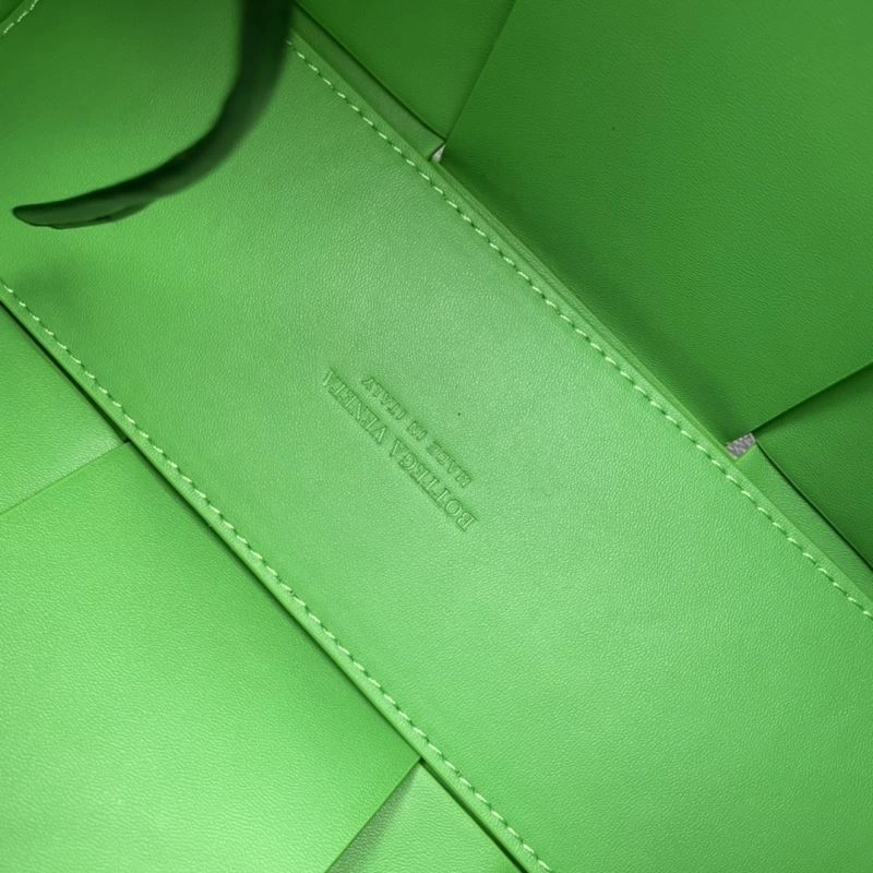 Sleek Bottega Veneta Shopping Bags 84688